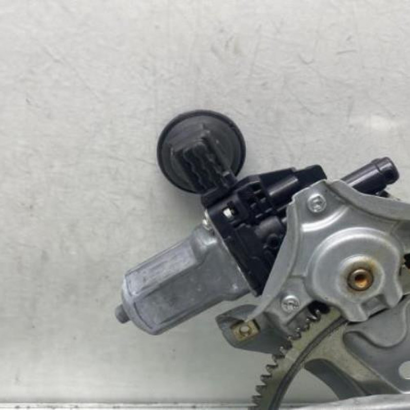 Leve vitre electrique arriere gauche TOYOTA YARIS 3 Photo n°8