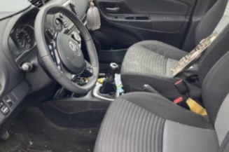 Serrure avant droit TOYOTA YARIS 3