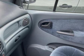 Serrure arriere droit RENAULT SCENIC 1
