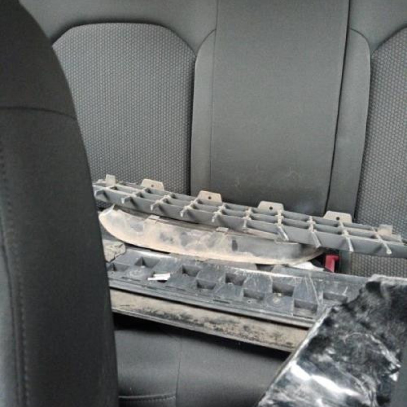 Attache ceinture avant droit AUDI A1 1 Photo n°6