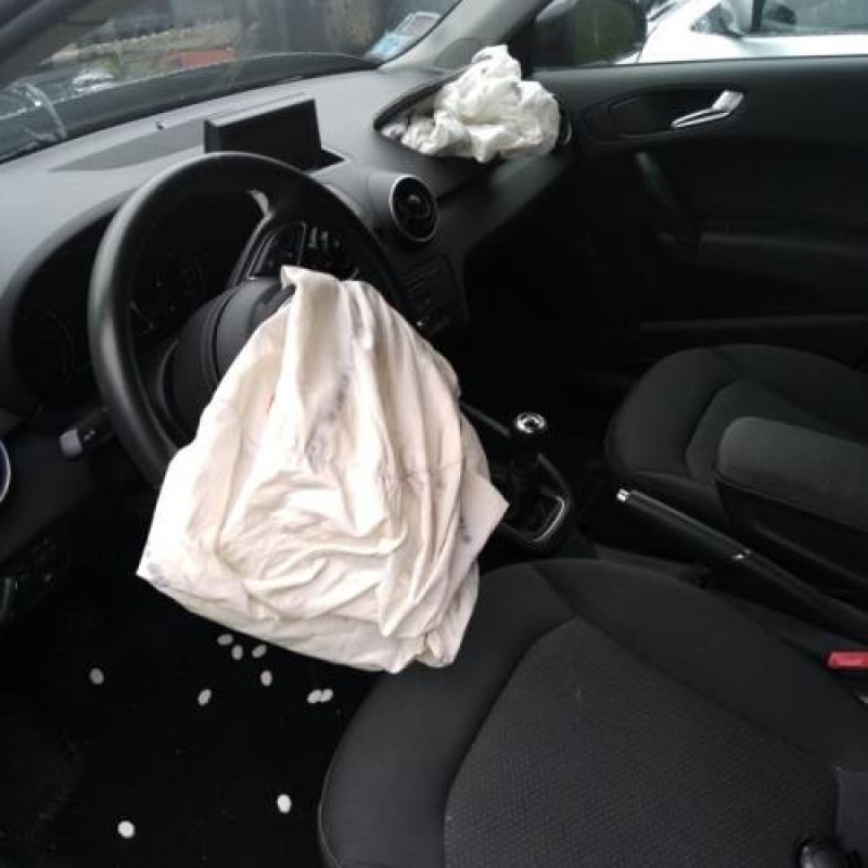 Ceinture arriere gauche AUDI A1 1 Photo n°5