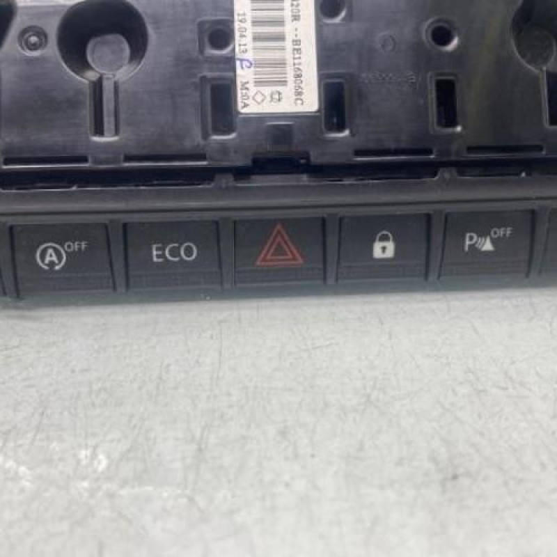 Bouton de warning DACIA DUSTER 2 Photo n°2