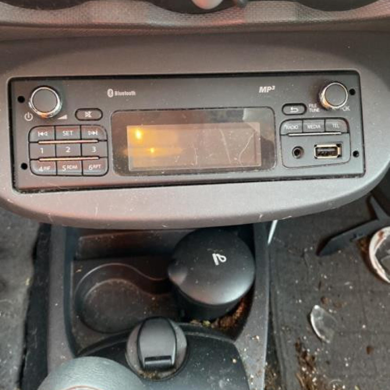 Attache ceinture arriere gauche RENAULT TWINGO 2 Photo n°10
