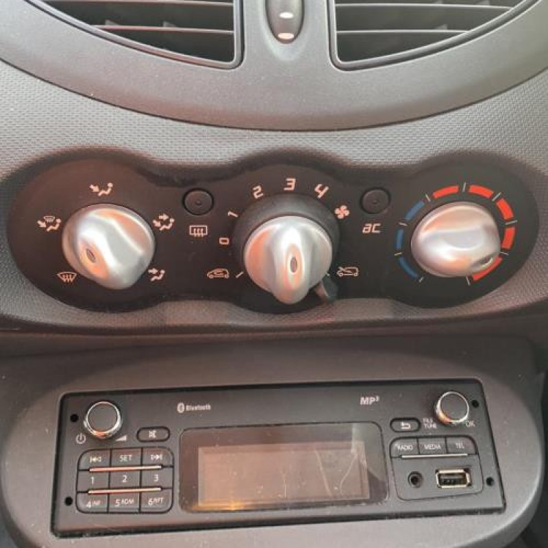 Attache ceinture arriere gauche RENAULT TWINGO 2 Photo n°11