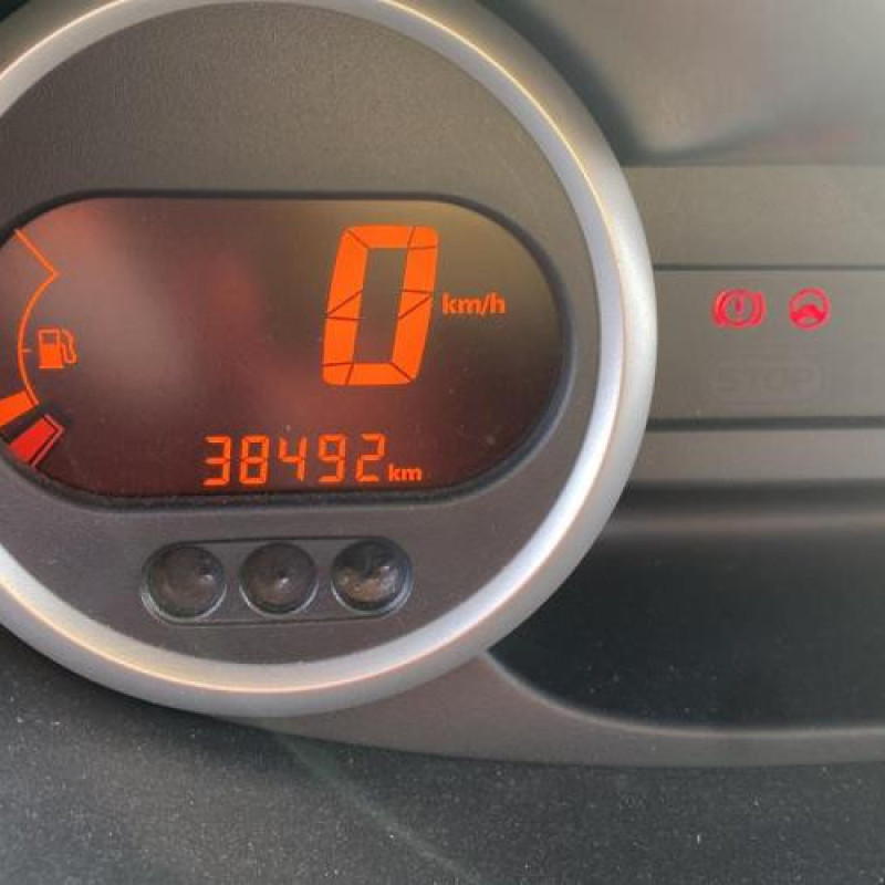 Attache ceinture arriere gauche RENAULT TWINGO 2 Photo n°13