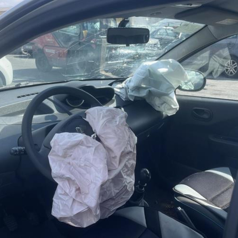 Attache ceinture arriere gauche RENAULT TWINGO 2 Photo n°19