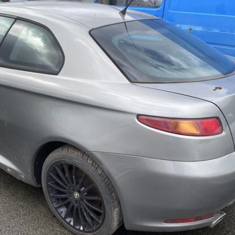 Bouton de warning ALFA ROMEO GT Photo n°10