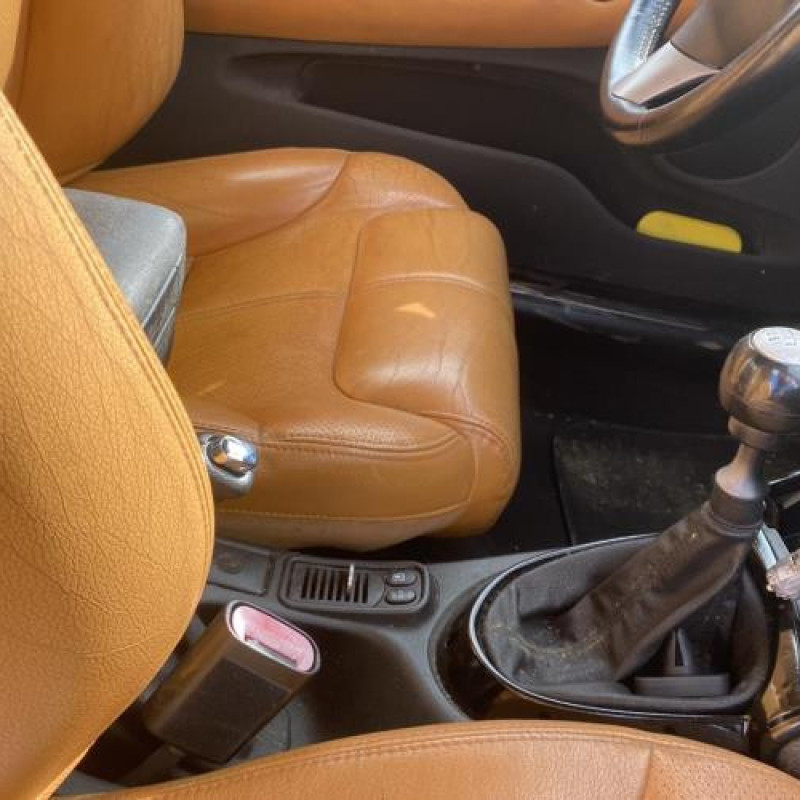 Bouton de warning ALFA ROMEO GT Photo n°20