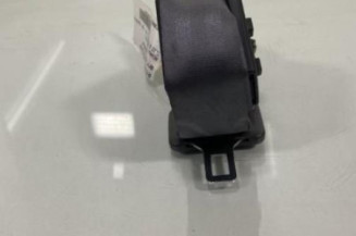 Attache ceinture arriere gauche RENAULT CLIO 2