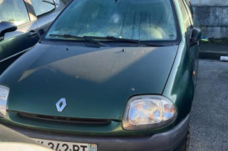 Attache ceinture arriere gauche RENAULT CLIO 2