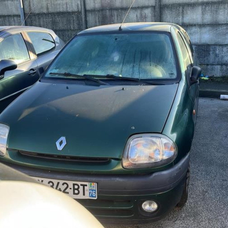 Attache ceinture arriere gauche RENAULT CLIO 2 Photo n°4