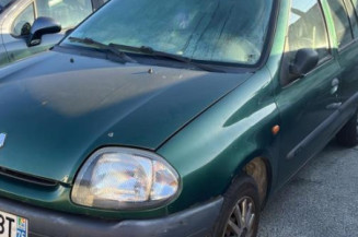 Attache ceinture arriere gauche RENAULT CLIO 2