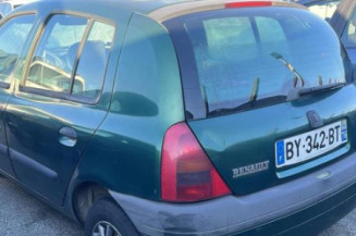 Attache ceinture arriere gauche RENAULT CLIO 2