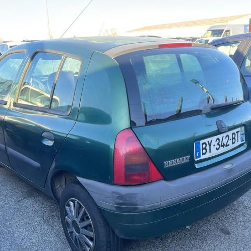 Attache ceinture arriere gauche RENAULT CLIO 2 Photo n°8