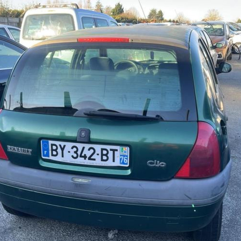 Attache ceinture arriere gauche RENAULT CLIO 2 Photo n°9