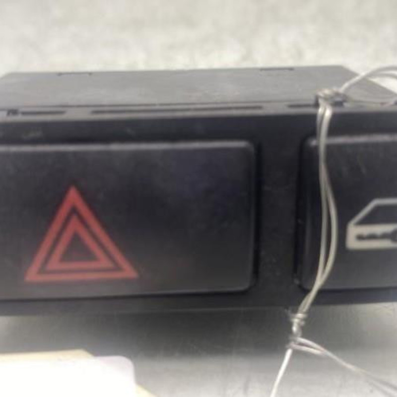 Bouton de warning BMW Z4 E85 Photo n°4