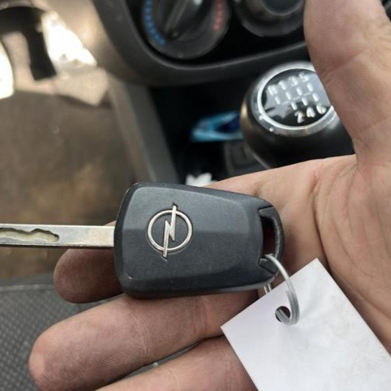 Feu arriere principal gauche (feux) OPEL CORSA D Photo n°9