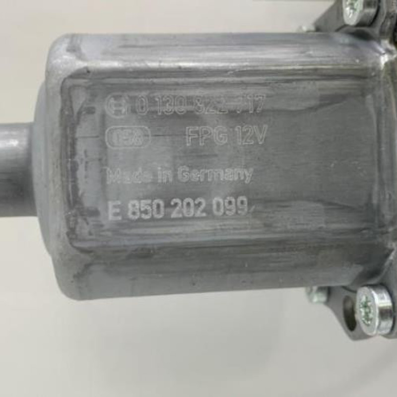 Leve vitre electrique avant gauche SKODA OCTAVIA 3 Photo n°7