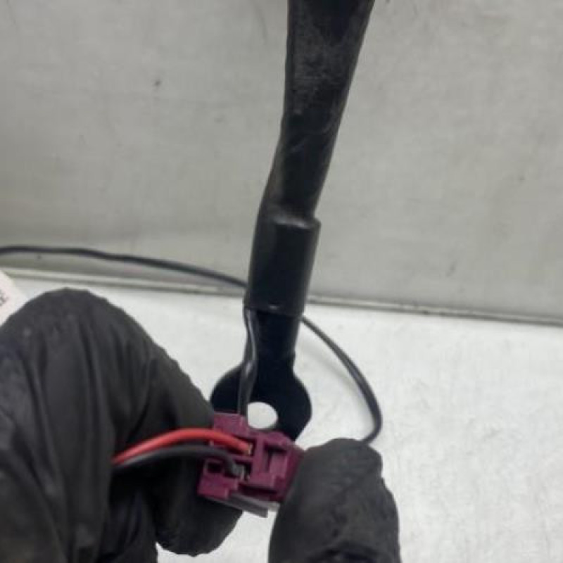 Attache ceinture avant droit FORD FIESTA 6 Photo n°5