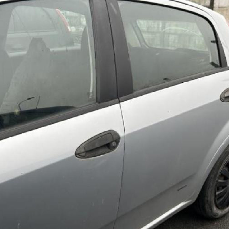 Leve vitre electrique avant droit FIAT GRANDE PUNTO Photo n°13