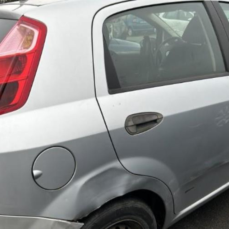 Leve vitre electrique avant droit FIAT GRANDE PUNTO Photo n°16