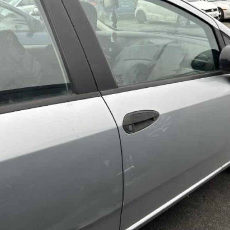 Leve vitre electrique avant droit FIAT GRANDE PUNTO Photo n°17