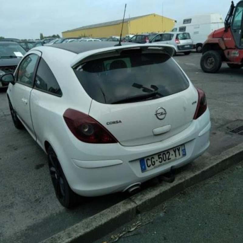 Volant OPEL CORSA D Photo n°8