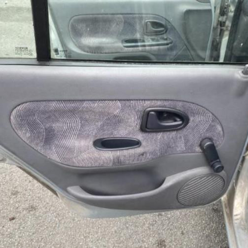 Interrupteur de leve vitre avant gauche RENAULT CLIO 2 Photo n°19