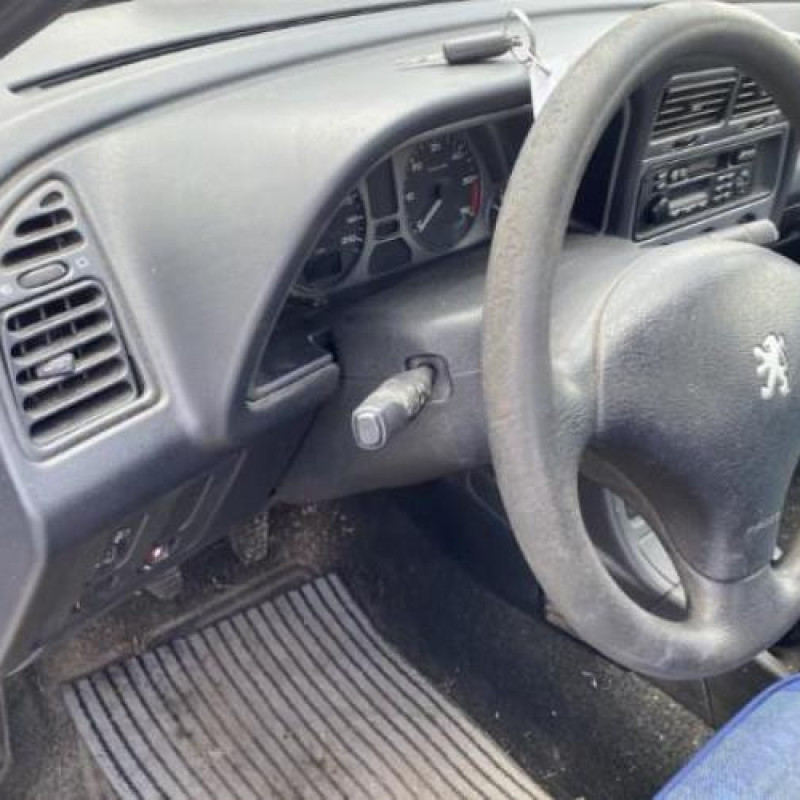 Porte avant droit PEUGEOT 306 Photo n°18