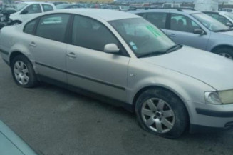 Retroviseur droit VOLKSWAGEN PASSAT 4