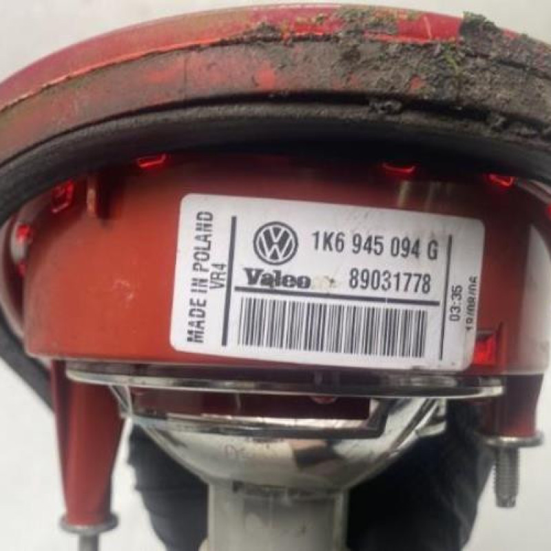 Feu arriere secondaire droit (feux) VOLKSWAGEN GOLF 5 Photo n°3