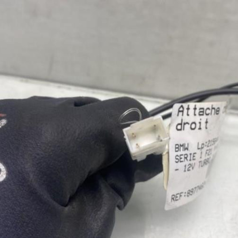 Pretensionneur de ceinture avant droit BMW SERIE 1 F21 Photo n°4