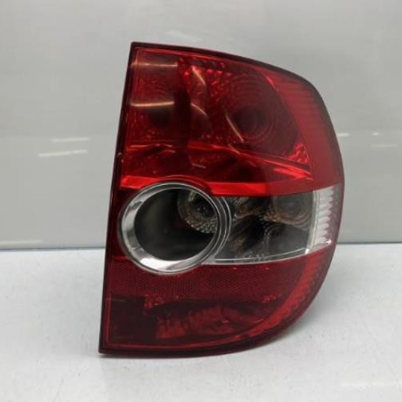 Feu arriere principal droit (feux) VOLKSWAGEN FOX Photo n°1