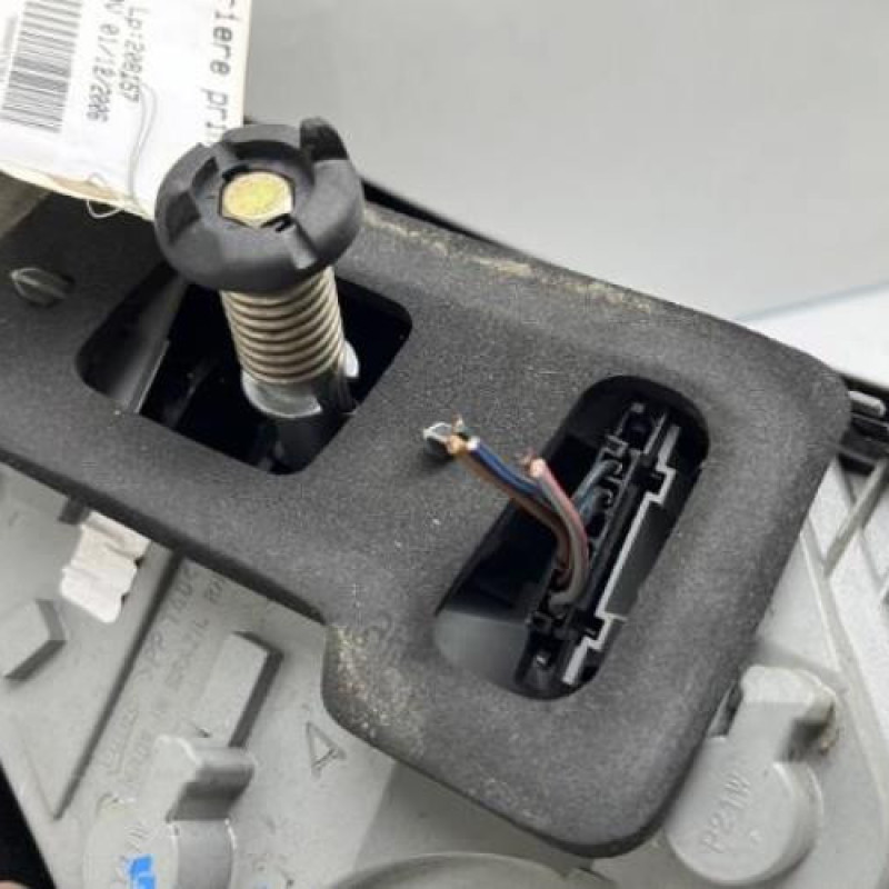 Feu arriere principal droit (feux) VOLKSWAGEN FOX Photo n°4