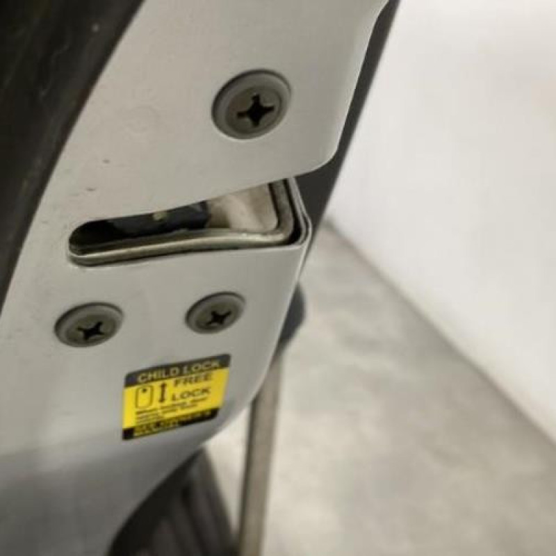 Porte arriere gauche SUZUKI SWIFT 3 Photo n°3