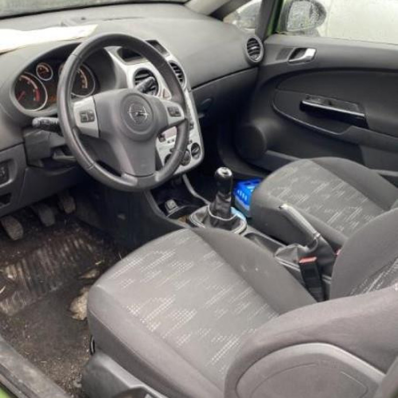 Feu arriere principal droit (feux) OPEL CORSA D Photo n°16