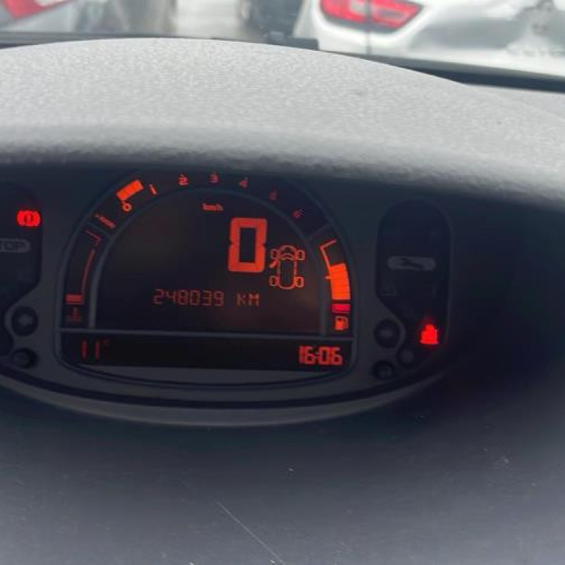 Volant RENAULT MODUS Photo n°9