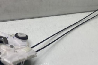 Serrure avant gauche TOYOTA YARIS 3