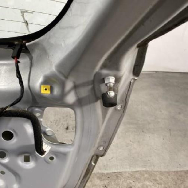 Malle/Hayon arriere KIA RIO 3 Photo n°8