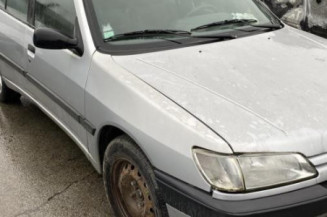Arret de porte avant droit PEUGEOT 306