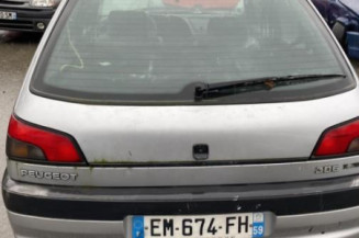 Arret de porte avant droit PEUGEOT 306