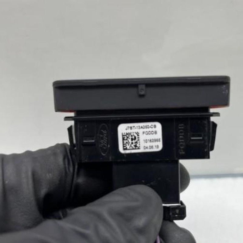 Bouton de warning FORD KA+ Photo n°3