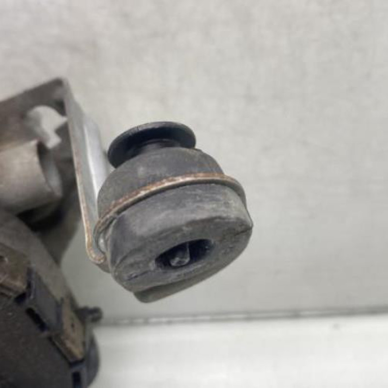 Moteur essuie glace avant gauche VOLKSWAGEN GOLF PLUS Photo n°3