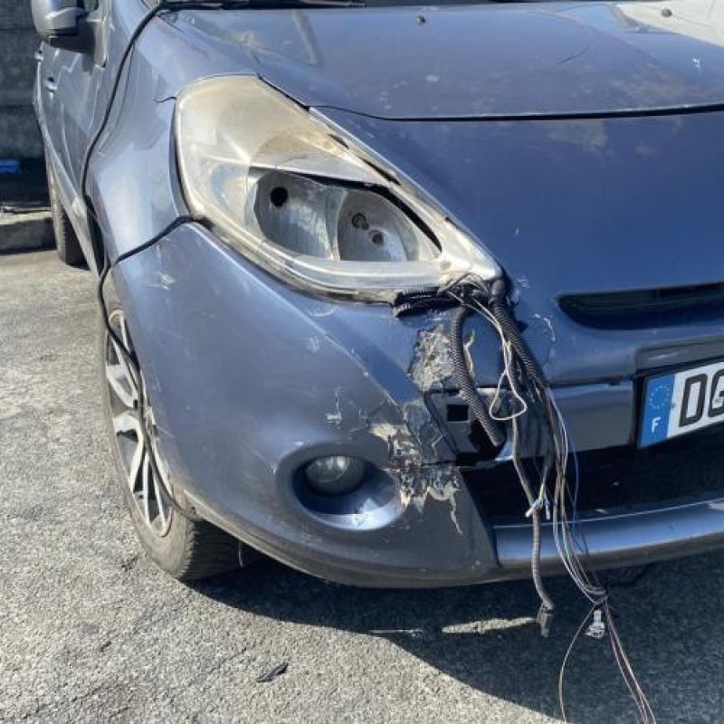 Attache ceinture arriere gauche RENAULT CLIO 3 Photo n°4