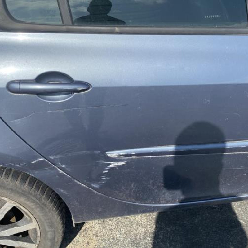 Attache ceinture arriere gauche RENAULT CLIO 3 Photo n°18