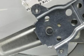 Leve vitre electrique avant gauche SUZUKI SWIFT 3