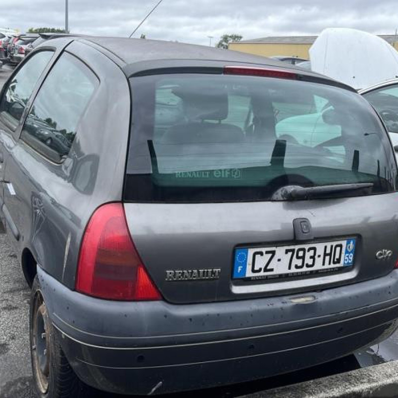 Pare choc avant RENAULT CLIO 2 Photo n°10