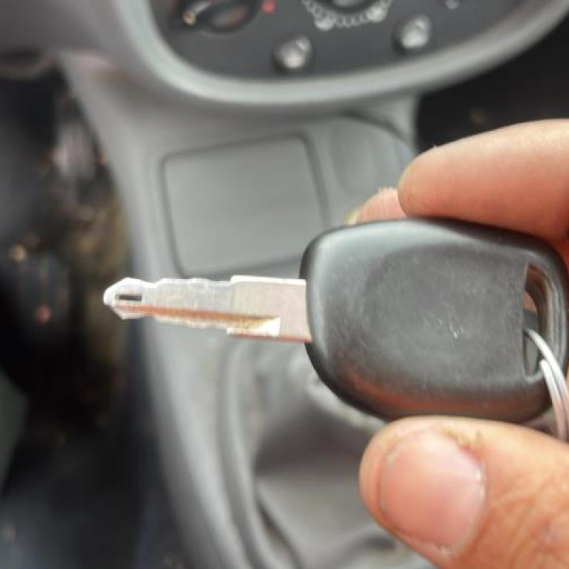 Pare choc avant RENAULT CLIO 2 Photo n°14
