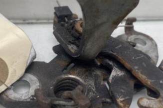 Fermeture de capot PEUGEOT 206