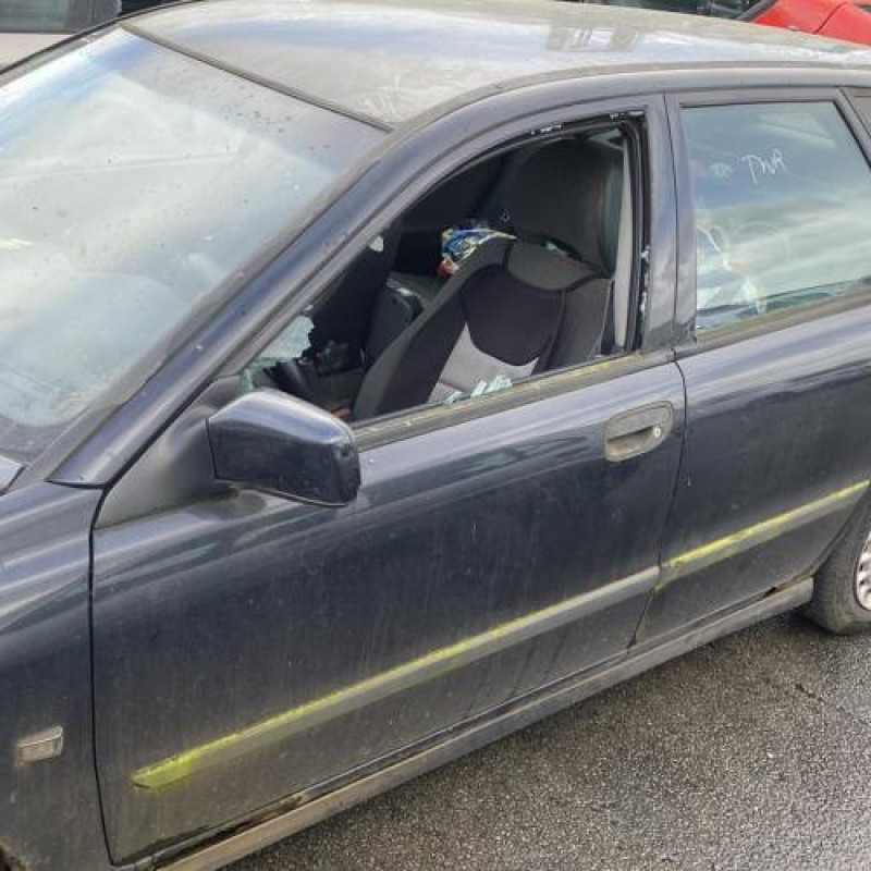 Feu arriere principal droit (feux) VOLVO V 40 1 Photo n°9